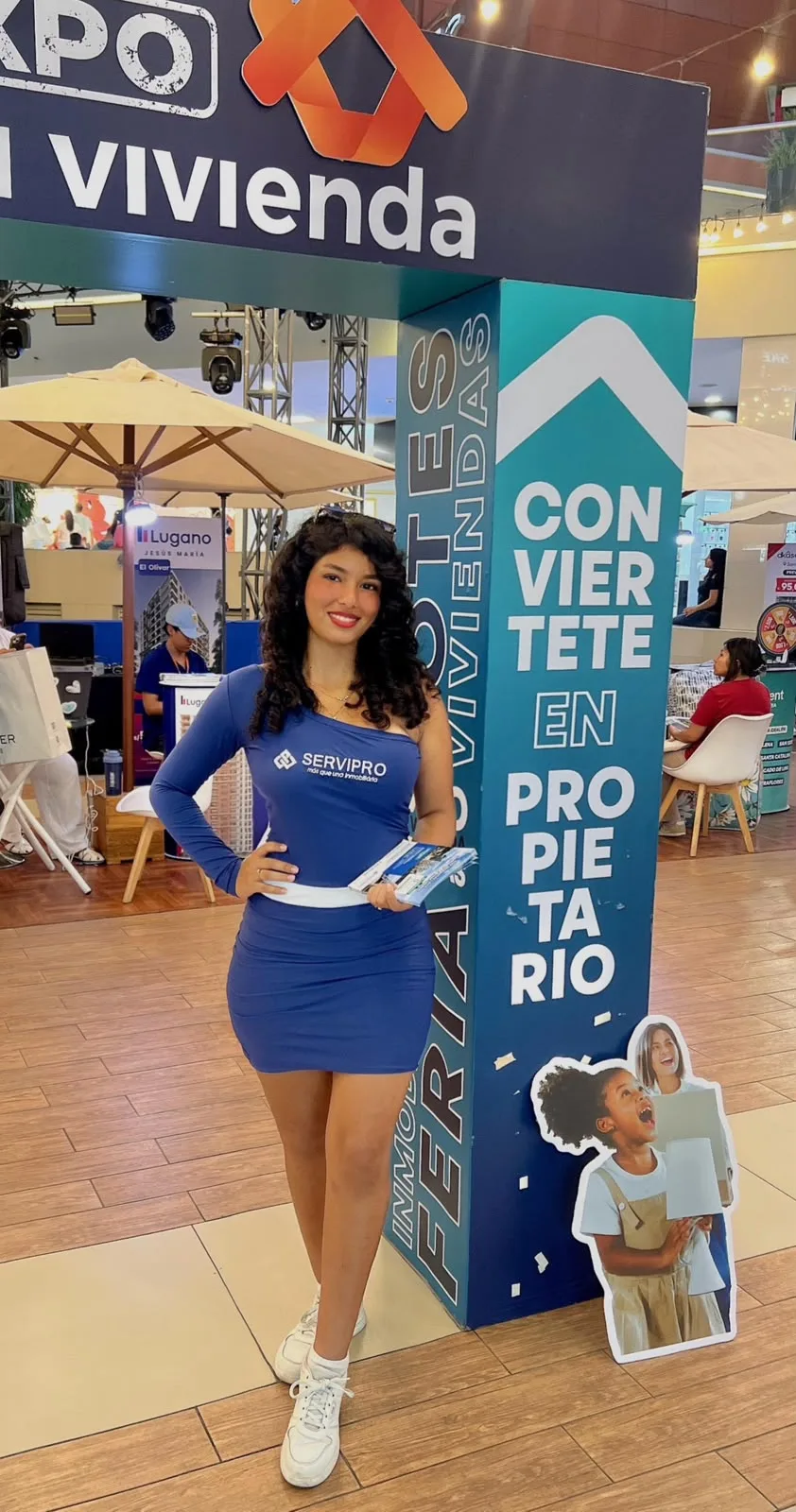 Impulsadora en feria — Servipro · Expo Vivienda